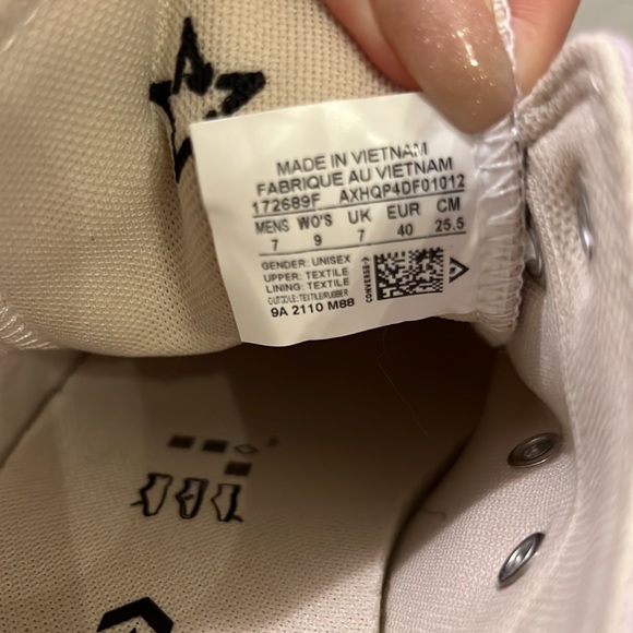 Gently Used Converse All Star Chuck Taylor in Lilac 9US - Picture 6 of 6